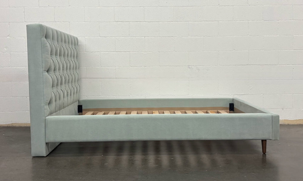 Bramo Tufted Bed  - Queen Size
