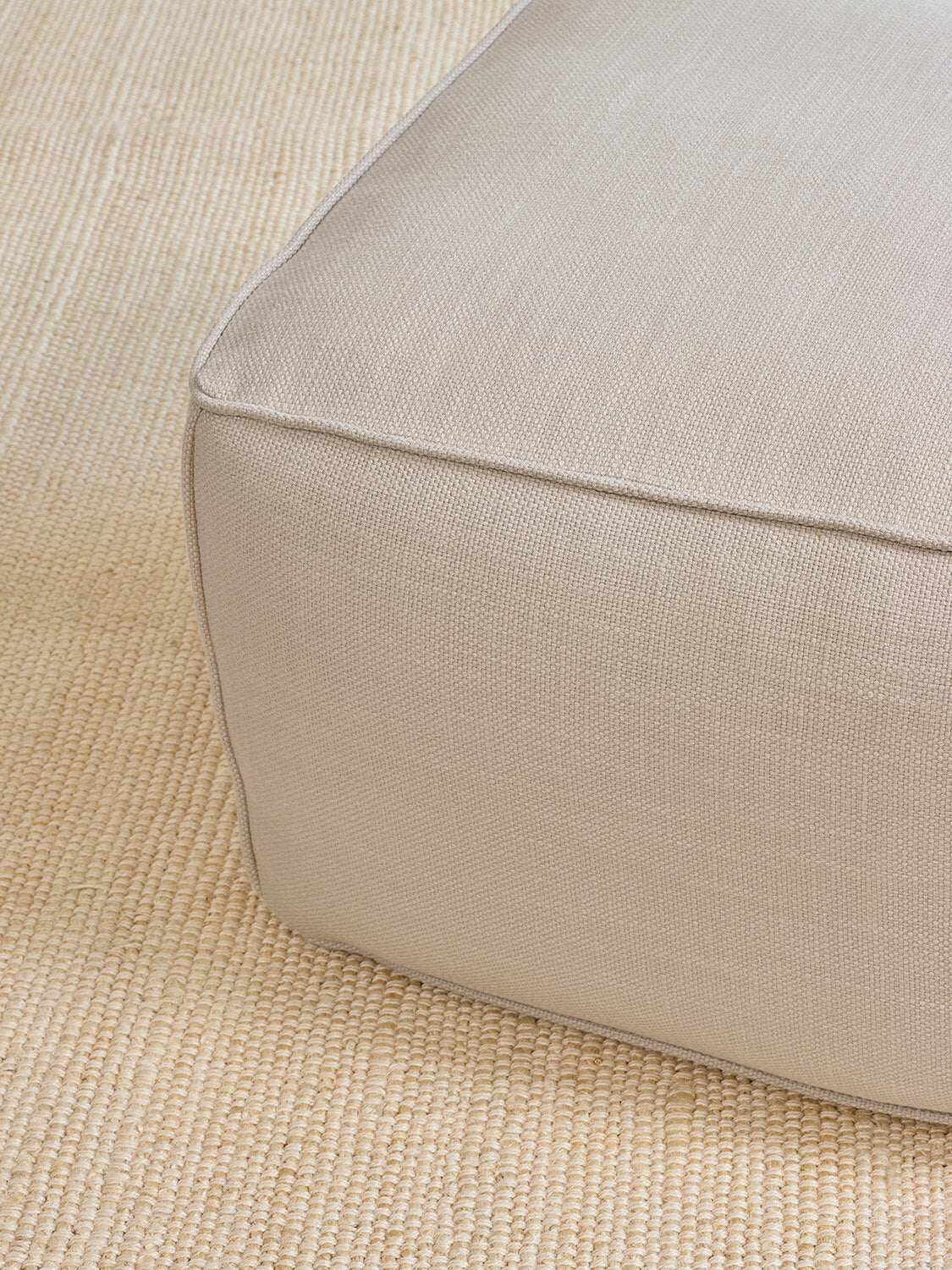 Mayer Pouf in Natural Latex